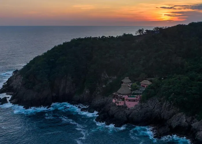 Villa Award-winning In A Secluded Location Zihuatanejo