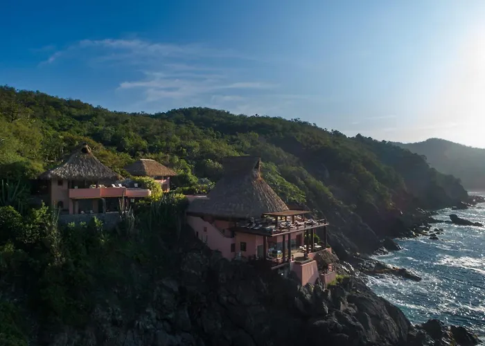 Villa Award-winning In A Secluded Location Zihuatanejo