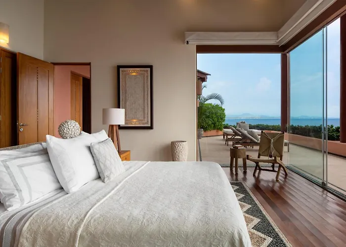 Villa Award-winning In A Secluded Location Zihuatanejo
