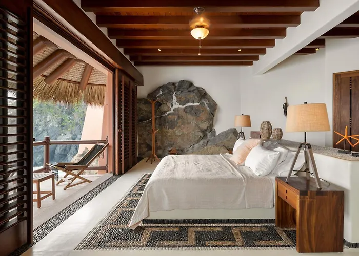 Villa Award-winning In A Secluded Location Zihuatanejo